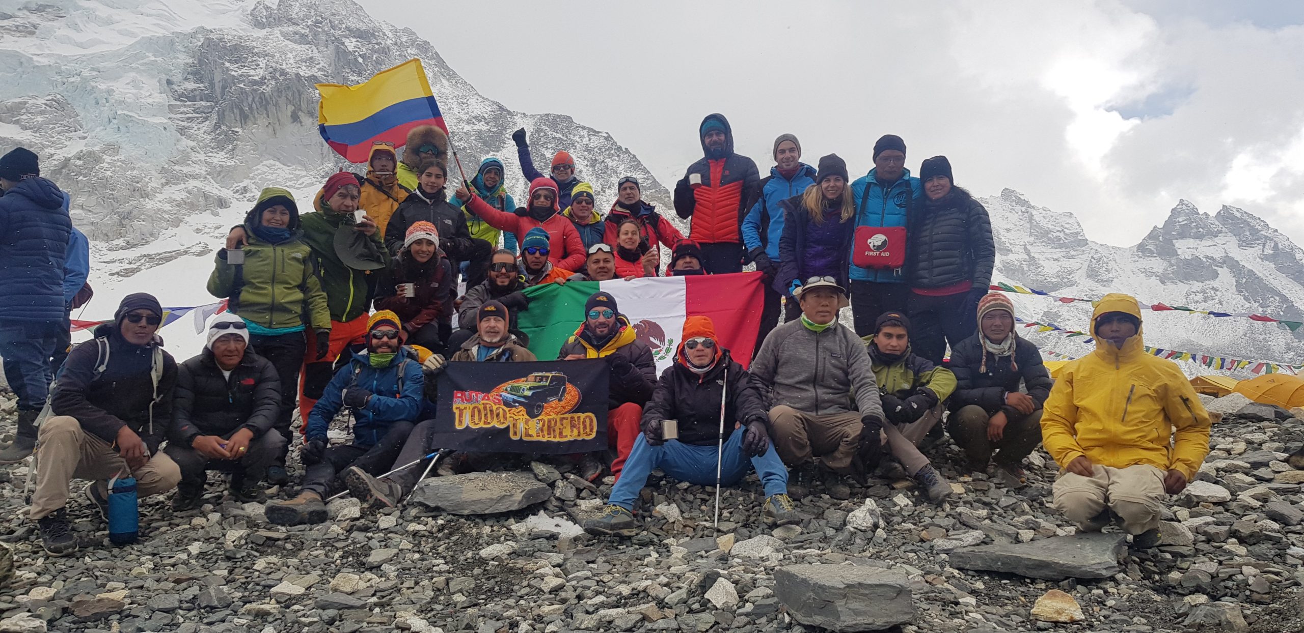 trekking everest